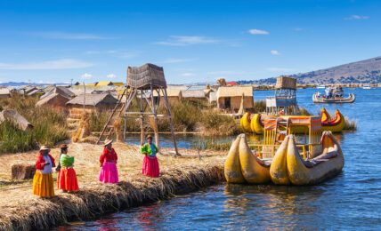 Schwimmende Insel der Uros auf dem Titicaca-See in Peru.