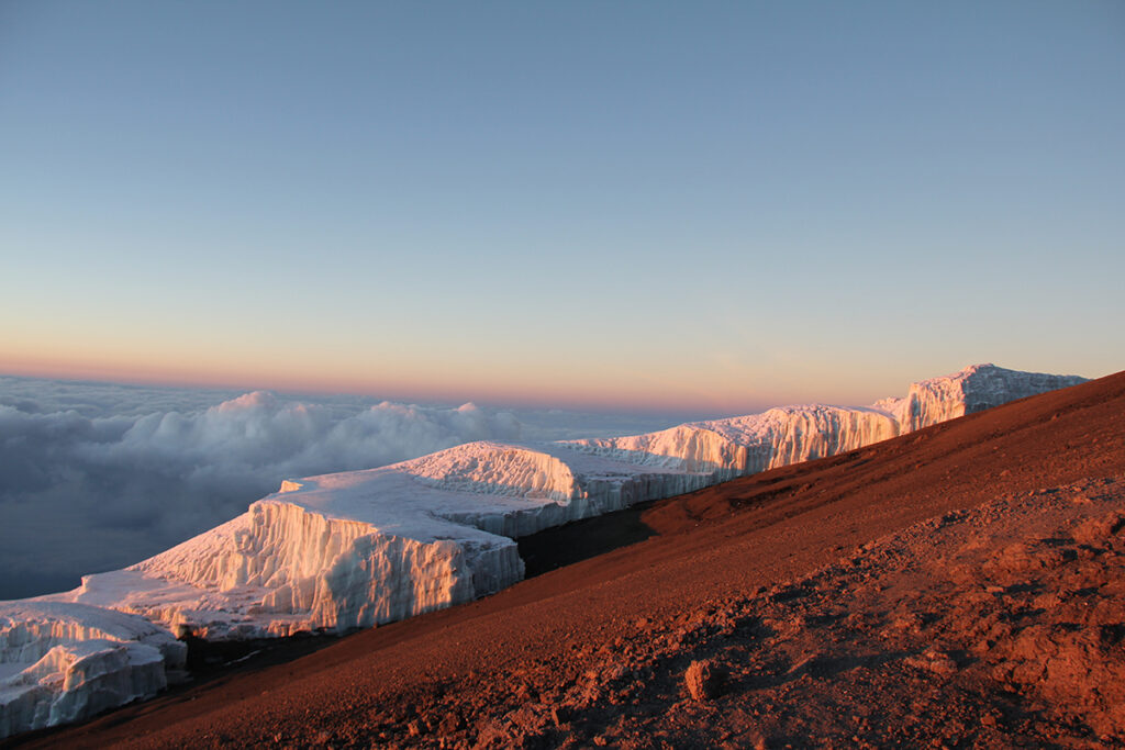 Der Autor geniesst auf dem Kilimanjaro den «schönsten Sonnenaufgang seines Lebens».