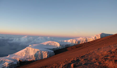 Der Autor geniesst auf dem Kilimanjaro den «schönsten Sonnenaufgang seines Lebens».