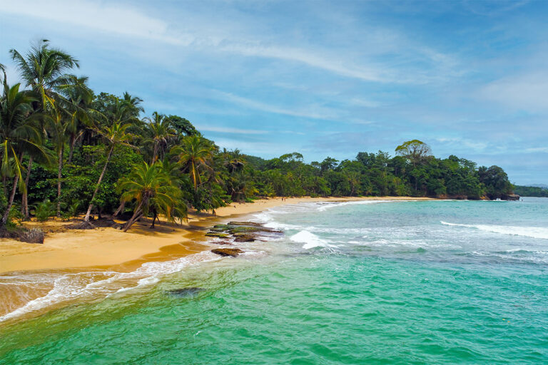 01_Aerea-Playa-2-Punta-Uva-Limón