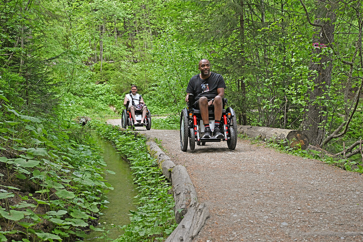 Mit dem «Mountain Drive» der Stiftung Cerebral entlang der Suonen.