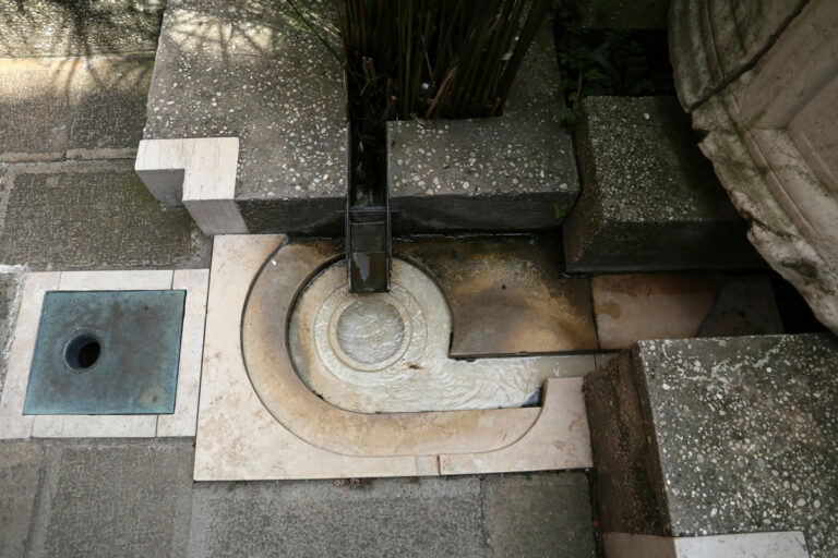 1_Palazzo_querini_stampalia,_piano_terra_e_giardino_di_carlo_scarpa_11_fontana