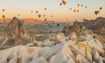Nevsehir-Cappaddocia-Fairy-Chimneys-Heissluftballons
