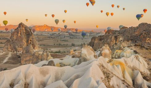 Nevsehir-Cappaddocia-Fairy-Chimneys-Heissluftballons